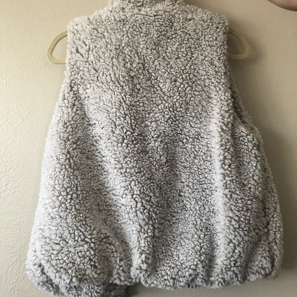 Vest - Picture 3 of 4